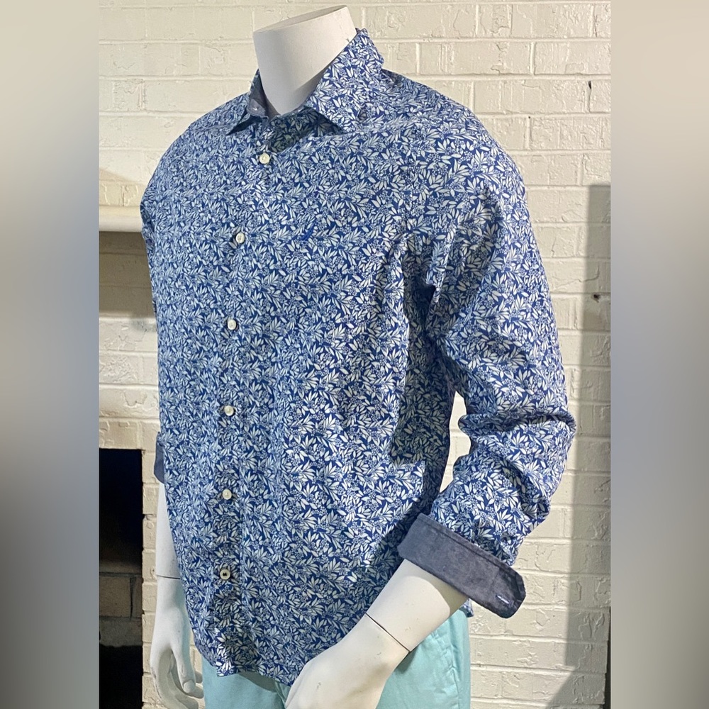 Men’s button down print shirt, small